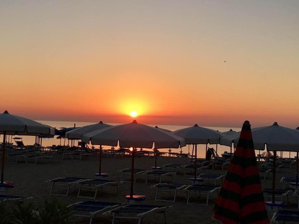 Le Rose Beach & Suites Appartamenti Fronte Mare A Villarosa Martinsicuro Zewnętrze zdjęcie